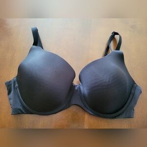 La Vie En Rose Black Smooth Molded Bra